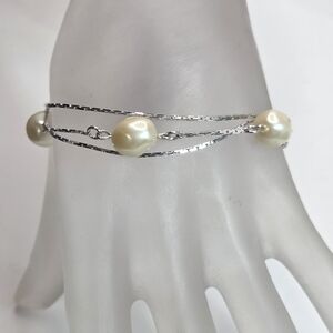 vtg monet 3 strand faux pearl floating bracelet silver tone 7in classic timeless